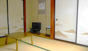 ・客室一例：全て畳のお部屋（鍵なし）です