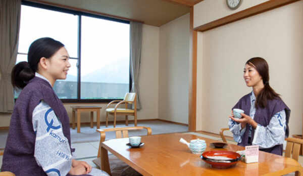 温泉なら、やっぱり和室だね！広いし、ゆっくりできるよ。