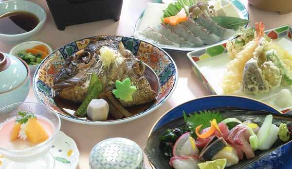 【松プラン】と 徳島海陽町でとれた海の幸をふんだんに使った「海」コース 