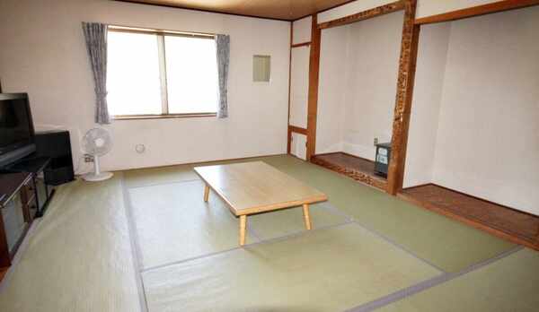８畳「スシ」のお部屋です
