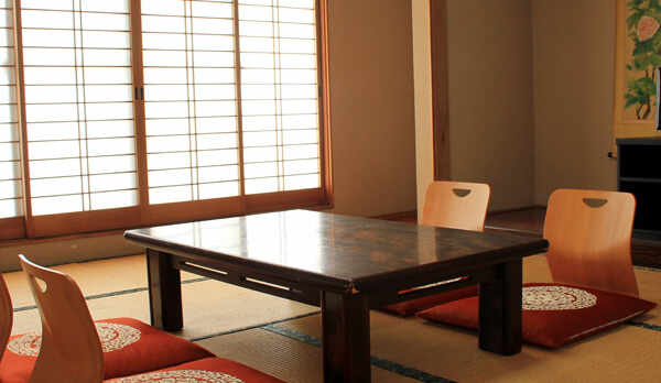 １１畳の広々とした和室です。ゆったりとお寛ぎくださいませ。