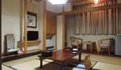 *客室一例/心やすらぐ落ち着いた和風のお部屋です。畳の上で足を伸ばしてごゆっくりおくつろぎください