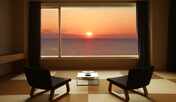 【お部屋】【デラックスルーム/海を臨む】改装済／50㎡／4名迄／禁煙　小上がり　夕陽