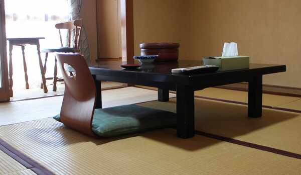 【客室】8畳和室（喫煙）　ご夫婦やお一人のご旅行に人気のゆったりとした和室　ゆっくりお過ごしください