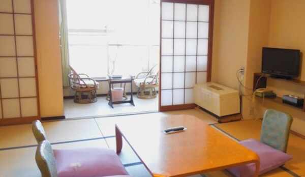 【本館】和室10畳（バス無・トイレ付）