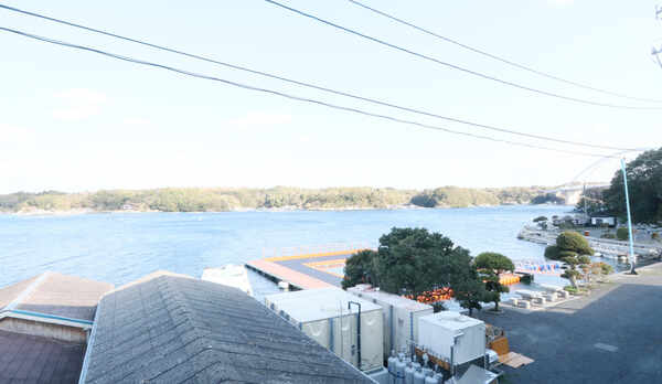 【和室10畳+広縁】お部屋からは海を眺めることが出来ます♪