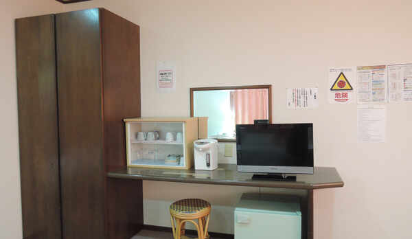 *【ロッジ一例】TVやポットなどの部屋設備も充実