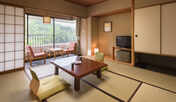 【8畳和室】カップルや少人数にお勧め。バス・洗浄機付トイレ・無料Wi-Fi接続サービス