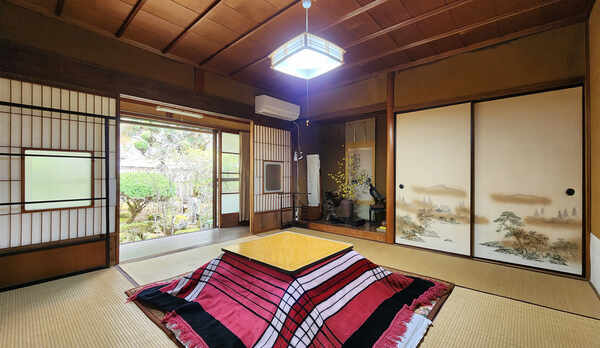 【客室】　離れ八畳冬