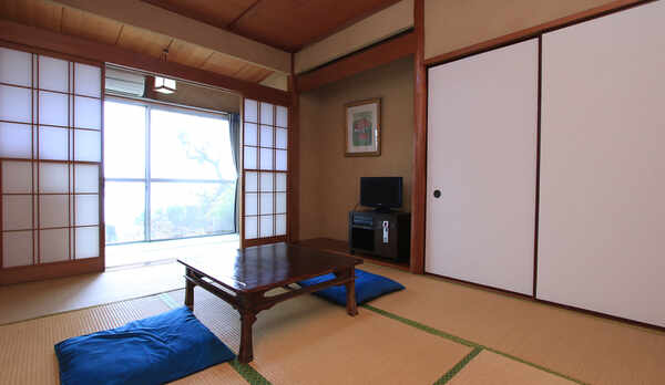 6畳　どこか懐かしさのある落ち着いた雰囲気の和室です。全室オーシャンビューで景色が最高です。