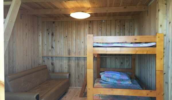 ソファーと2段ベッド