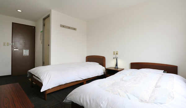 【ツイン】広々したお部屋になっています