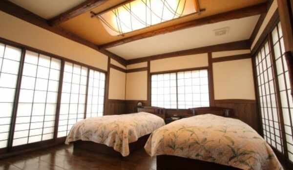 スイートルーム　ツインベッド