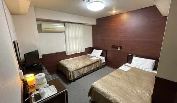 ●ツイン　喫煙室／禁煙室（ベッド２台は連結できます）