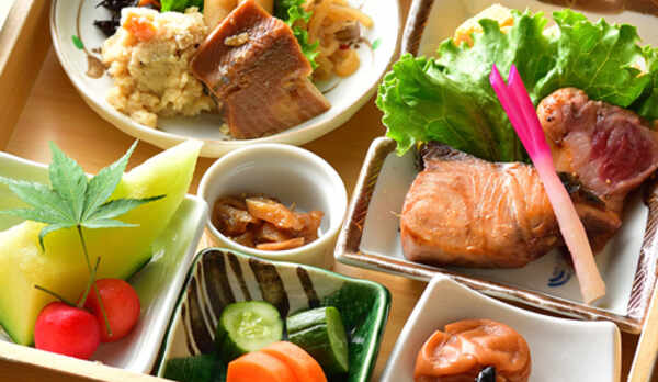 【豪華箱弁当　】ご朝食一例