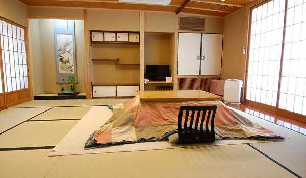 お風呂付き特別室；さくらの間10畳（バス・トイレ・洗面付き）の一例