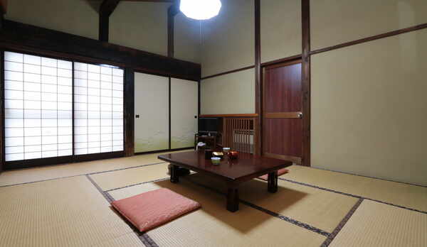 けやき造りの客室（くろまつ）