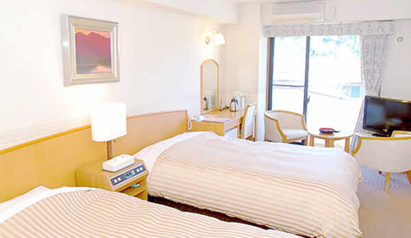 ツインルーム　ダブルベッドとシングルベッド　無線LAN対応