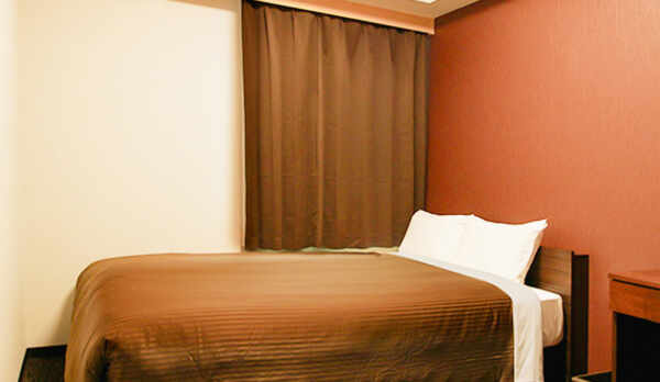 ダブルルーム【140cm幅ベッド1台】