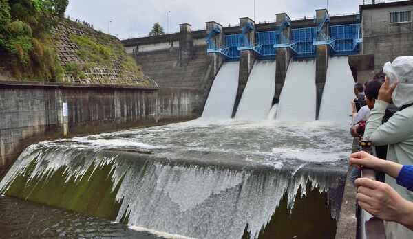亀山ダム放流見学