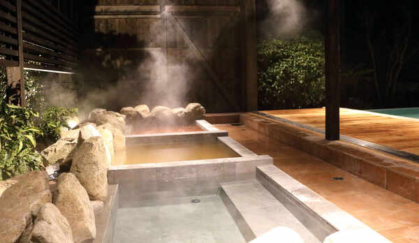 心とカラダを芯から温める。夜風にあたりながら、の〜んびりとした湯浴みをお楽しみください