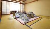 *和室／コタツのある和室でのんびりとお過ごしください