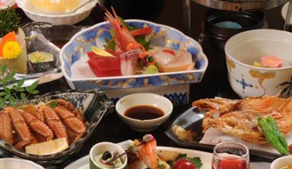 【恵−めぐみ−】会席膳　(一例)