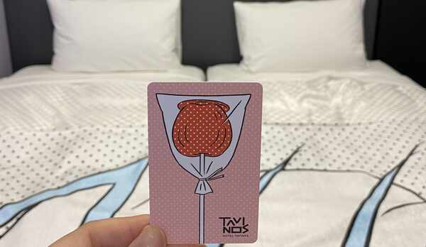 【客室】リンゴ飴でかわいらしいカードキーです。