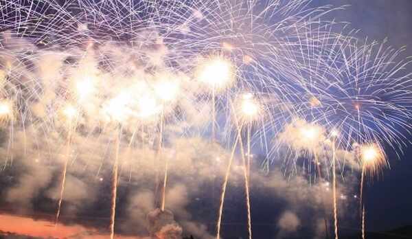 信州一の3万発の諏訪湖の花火大会　２