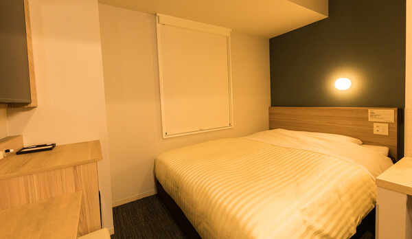 眠りを追及した150cm幅のワイドベッドと適度な硬さのマットでぐっすり