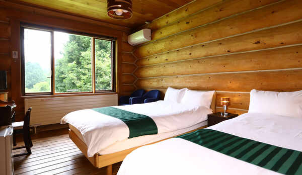  窓からの景色が美しいツインルーム