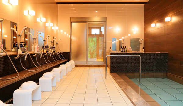 *【大浴場】土俵露天風呂併設の内湯。源泉は「般若の湯」良質なアルカリ性の温泉です。