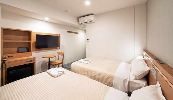 ツイン【シモンズ社製セミダブルベッド（幅120cm)　ベッド2台】