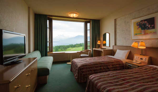 【ツインルーム】ソファーベッドを使うと3名までご利用いただけます