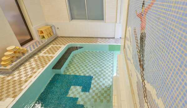 *大浴場/昭和初期そのままの造り。モザイクタイルのお風呂