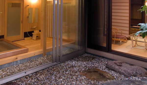 離れ風月庵：庭園側より