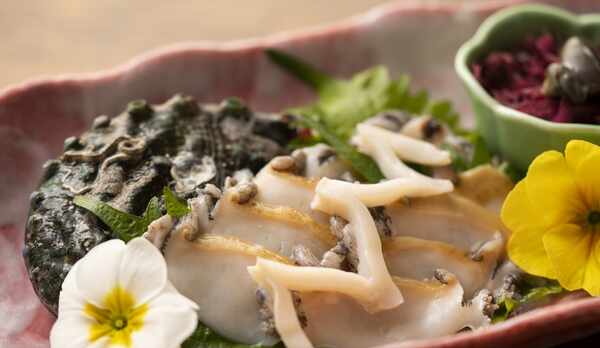 夕食には、新鮮な海の幸を