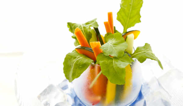 ・＜コース料理一例＞新鮮なお野菜を使用した前菜盛り合わせ