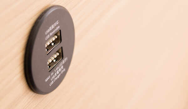 充電しながらベッドに横になってスマホ・タブレット使い放題