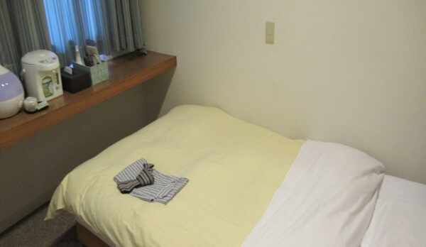 シングルルームは【13平米・122センチ幅ベッド】とゆったり