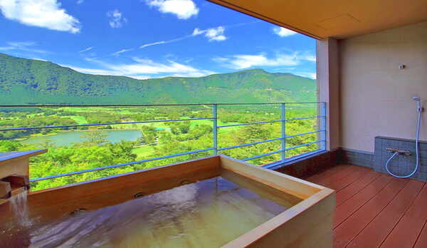 客室露天風呂一例(桧)