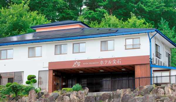 ★自然に囲まれた当館外観