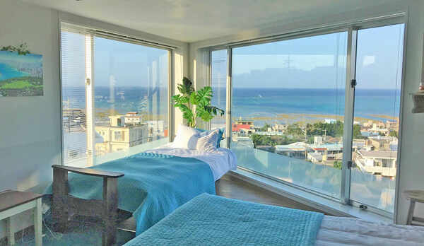 *部屋一例／角部屋では大きな窓から沖縄・読谷の景色を一望できます。