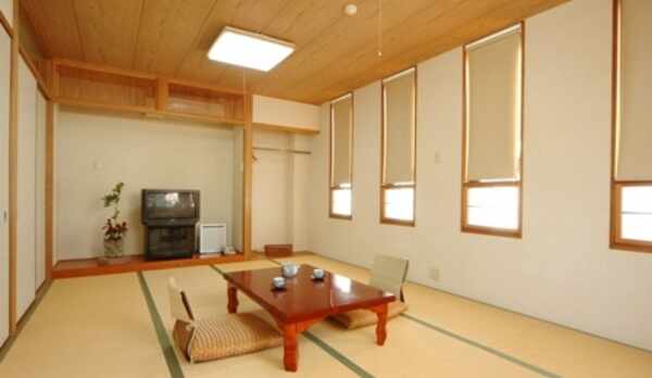 客室１２畳タイプです。５名様お泊り頂けます。