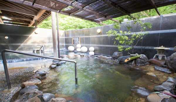 【露天風呂】せっけんと同じ役割があり、肌の角質がとれる♪