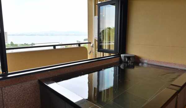 ５階プレミアムフロア洋室ツイン・温泉露天風呂