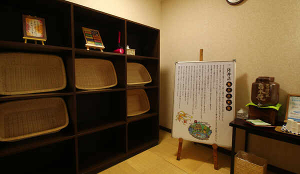 脱衣所＿こだわりのお水あります！お風呂上がりにどうぞ♪