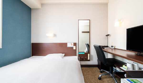 眠りを追及した150cm幅のワイドベッドと適度な硬さのマットでぐっすり