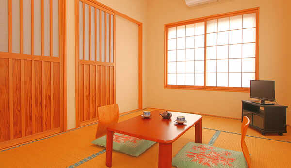 【和室】寛ぎの和室はお風呂にも近く段差が少ないお部屋