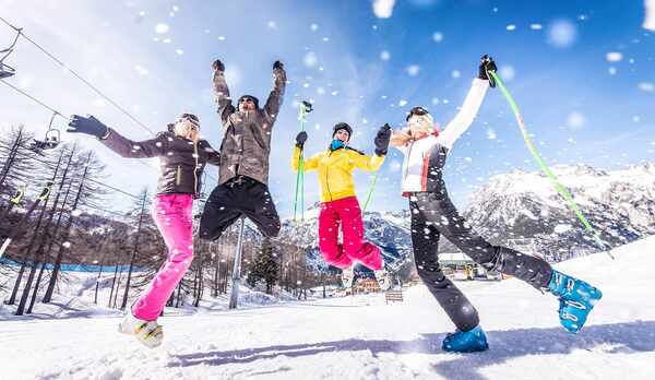 ・レンタルスキー、スキースクールもございます